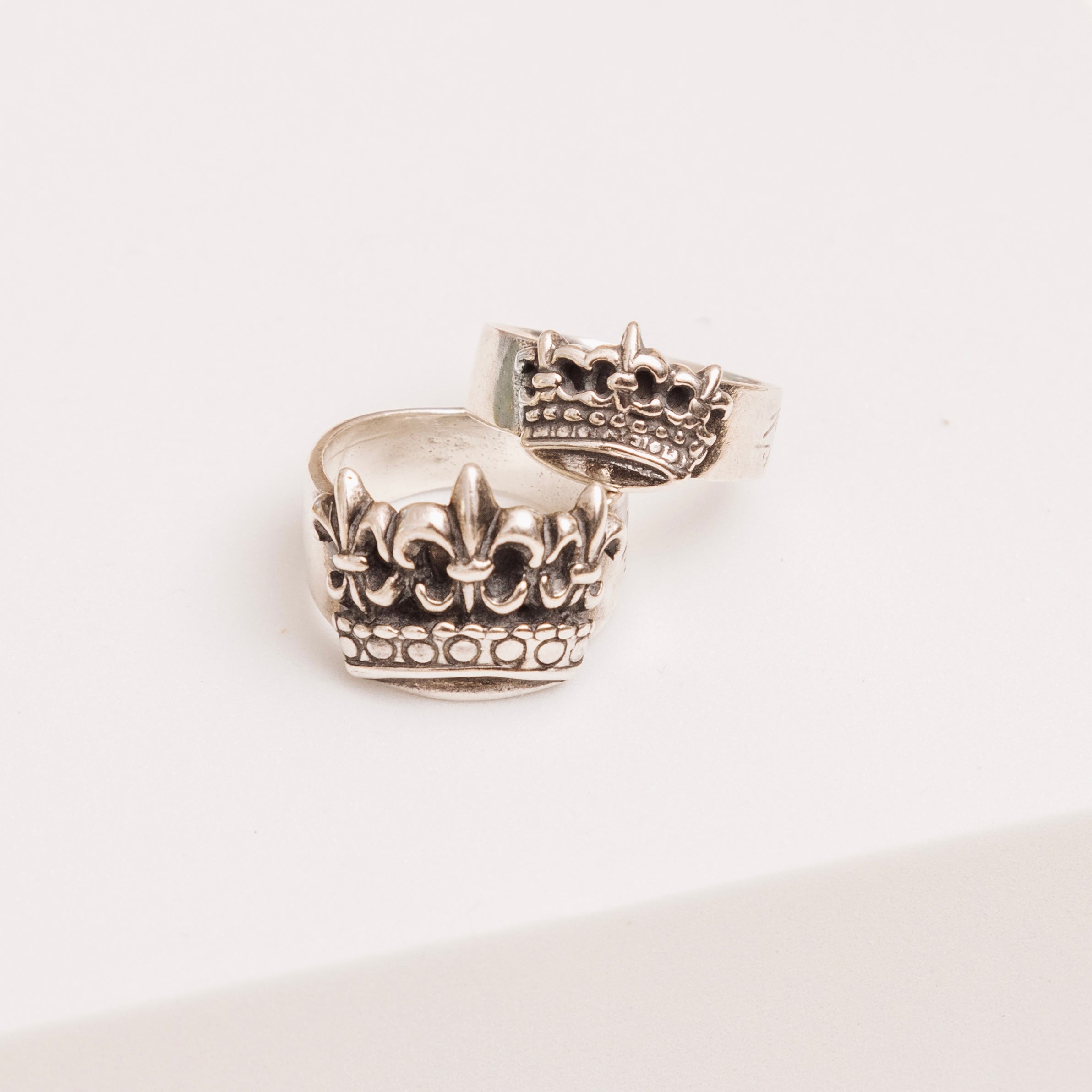 How To Wear And Style Crown Rings For Everyday Glamour?